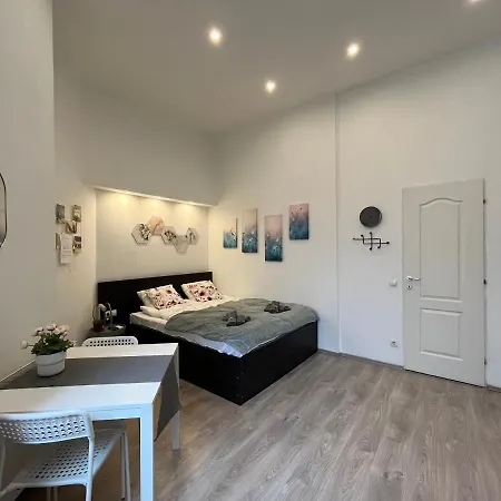 D58 In The Center * Budapest